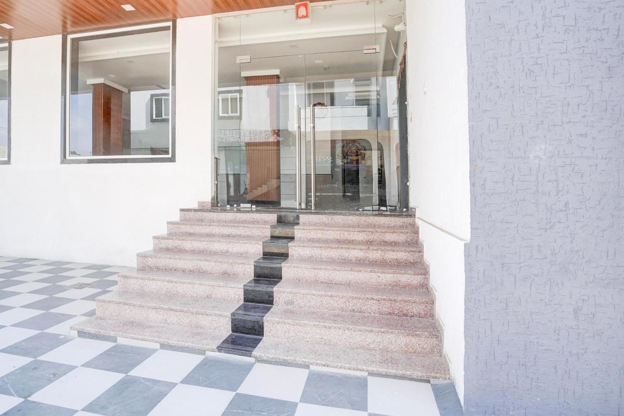 Hotel O Shree Gurukripa Khatu Bagian luar foto
